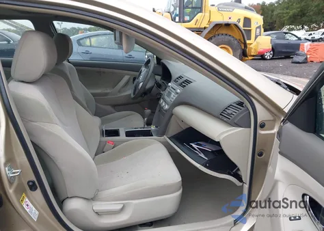 2011 Toyota Camry Le z USA, uszkodzony, nr VIN 4T1BF3EK3BU638592